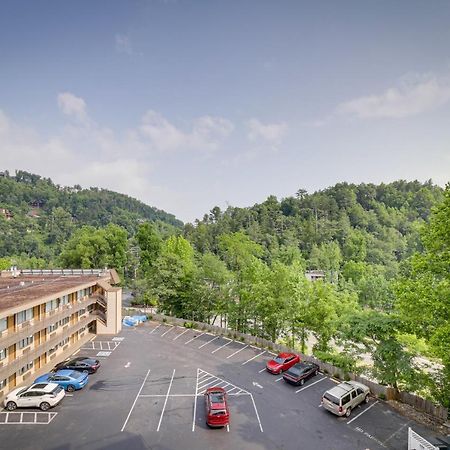 Stylish Gatlinburg Condo With Pool Walk Downtown! Extérieur photo