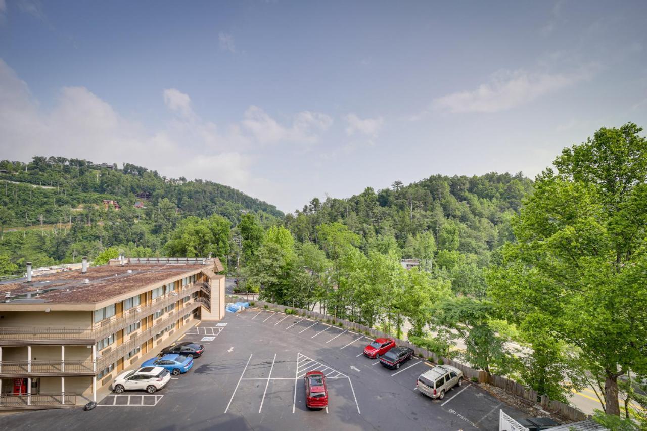 Stylish Gatlinburg Condo With Pool Walk Downtown! Extérieur photo